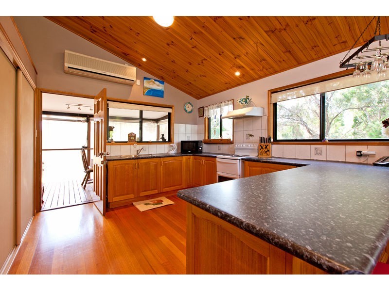 82 Treasure Island Avenue, Karragarra Island QLD 4184