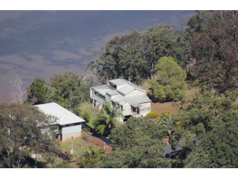 10 TINA AV, Lamb Island QLD 4184