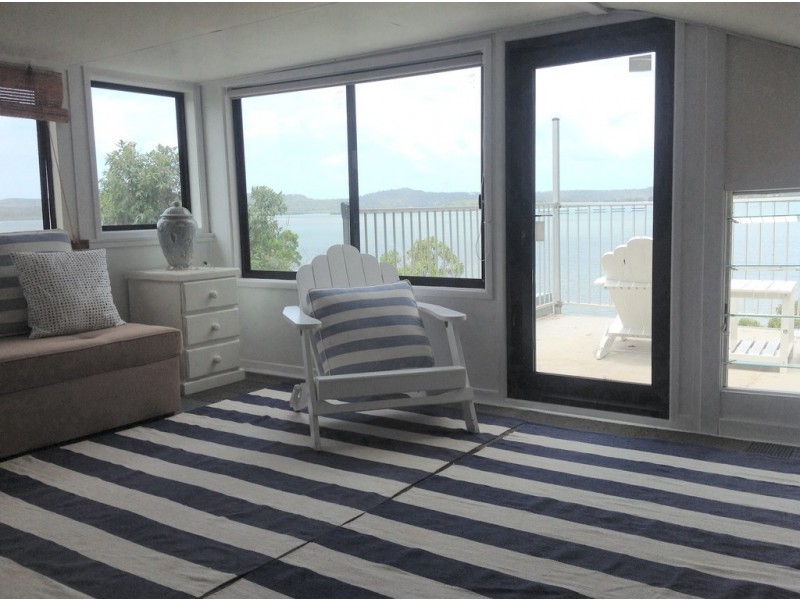 10 TINA AV, Lamb Island QLD 4184