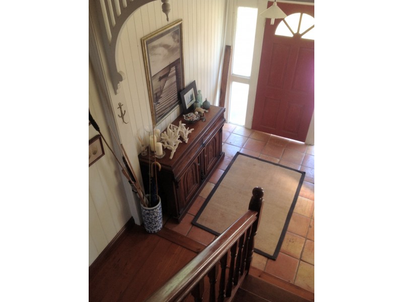 10 TINA AV, Lamb Island QLD 4184