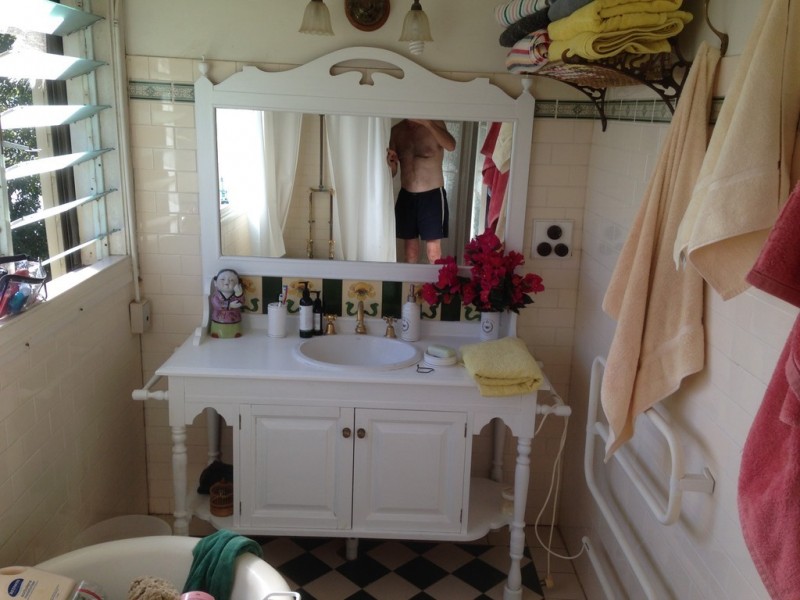 10 TINA AV, Lamb Island QLD 4184