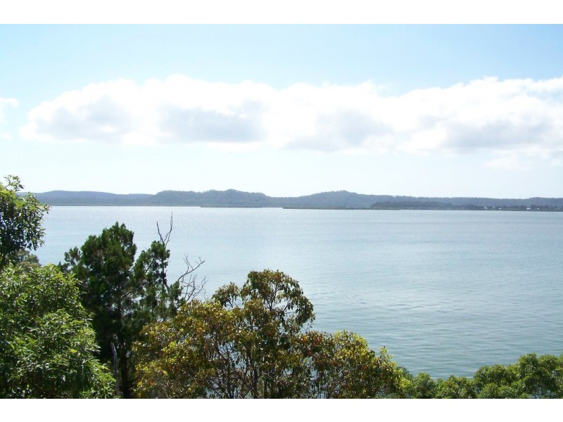 10 TINA AV, Lamb Island QLD 4184