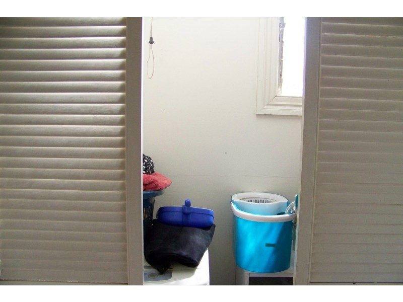 10 TINA AV, Lamb Island QLD 4184