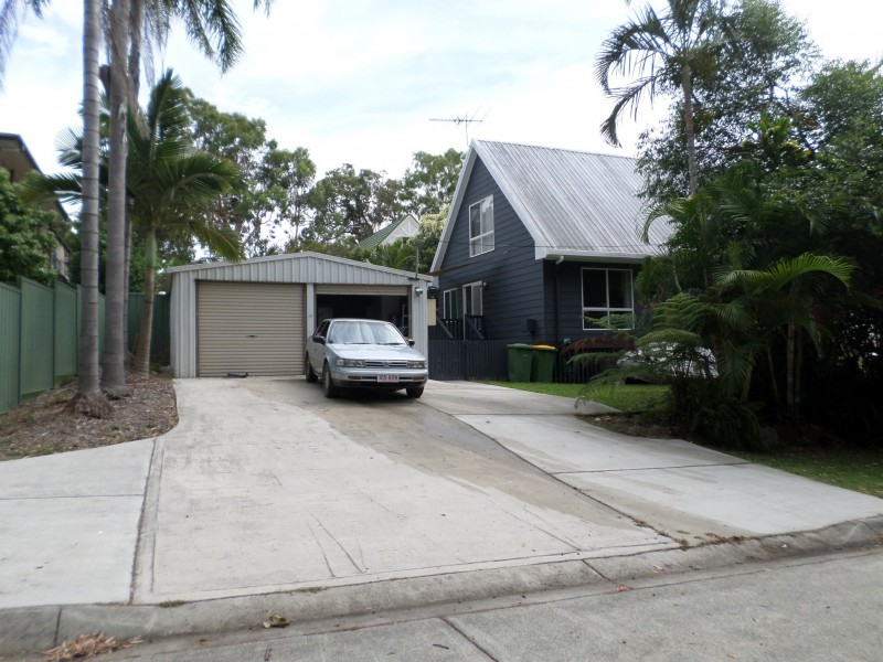 17 KOONWARRA PARADE, Macleay Island QLD 4184