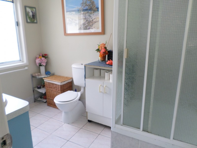 17 KOONWARRA PARADE, Macleay Island QLD 4184