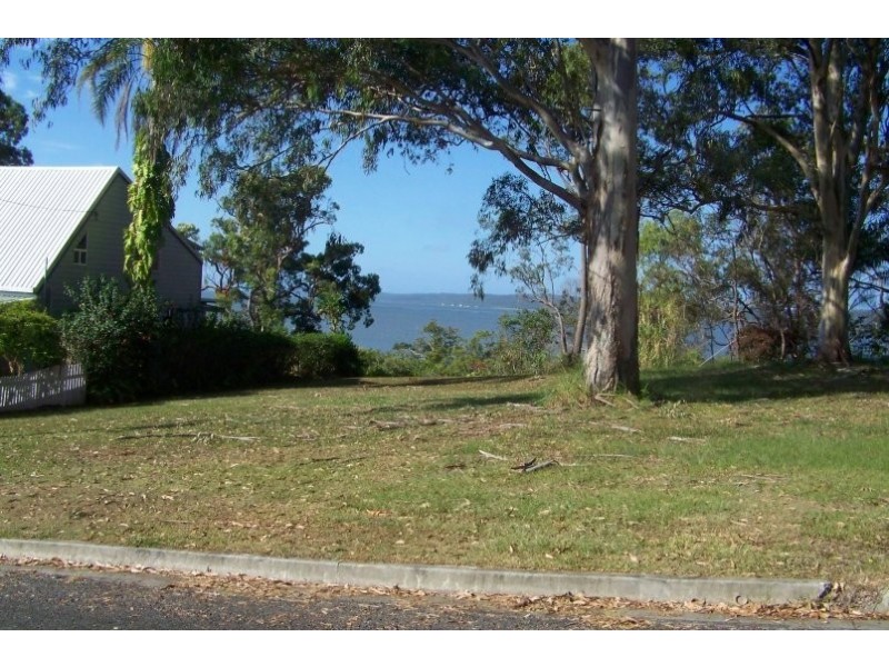 12 LOVELL PDE, Lamb Island QLD 4184