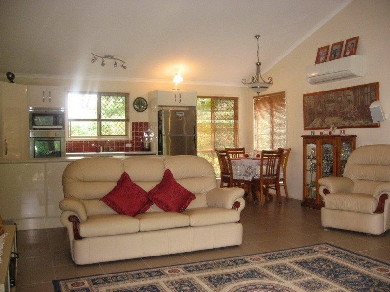 37 KARDINIA STREET, Macleay Island QLD 4184