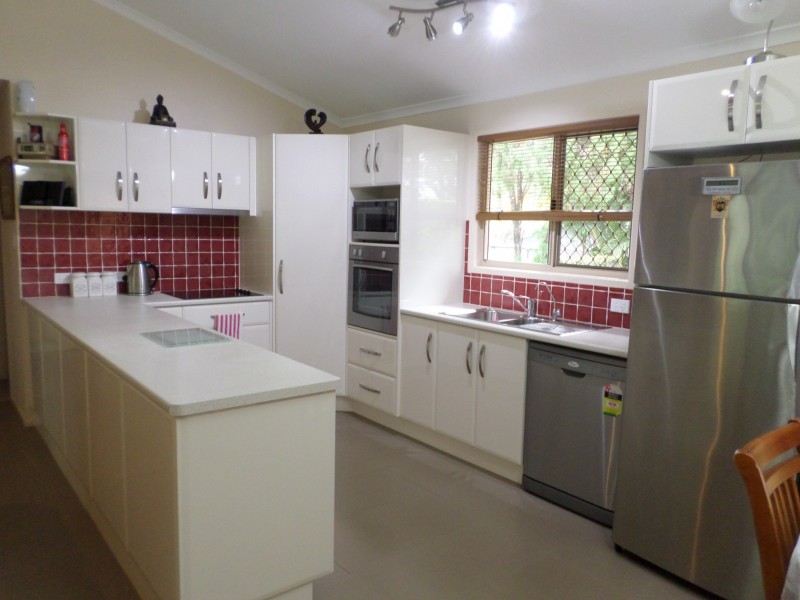 37 KARDINIA STREET, Macleay Island QLD 4184