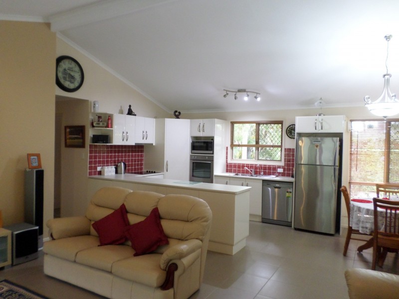 37 KARDINIA STREET, Macleay Island QLD 4184