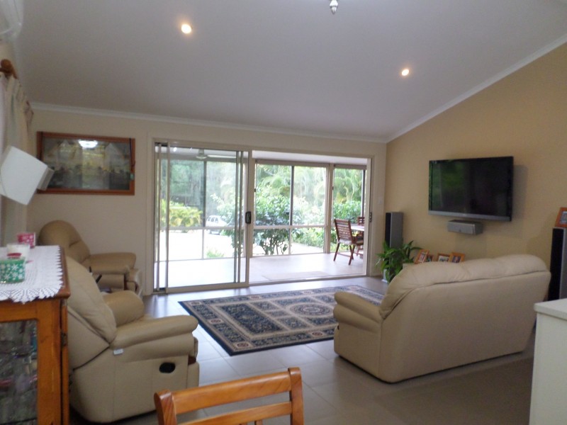 37 KARDINIA STREET, Macleay Island QLD 4184