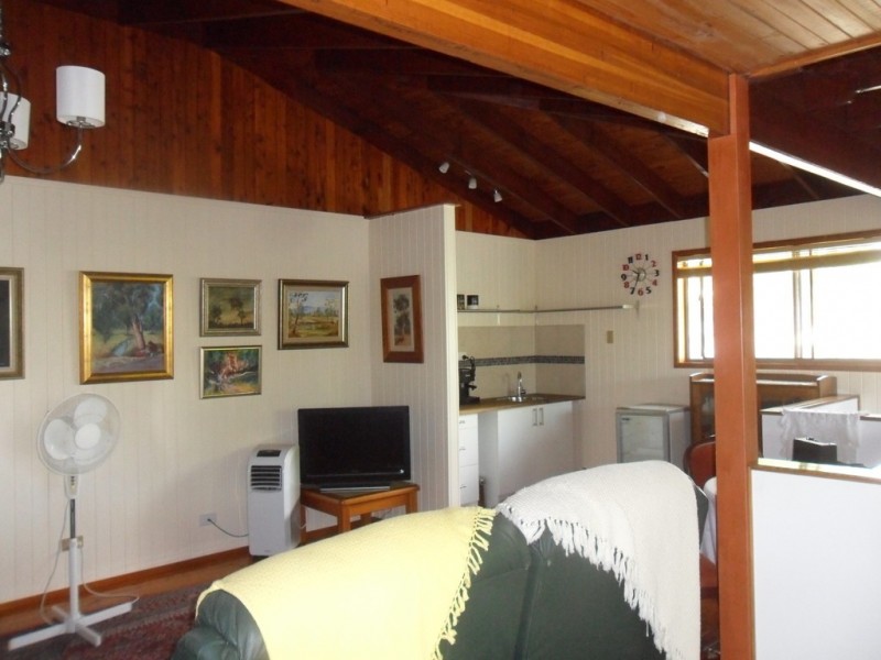 17 Orana Street, Macleay Island QLD 4184