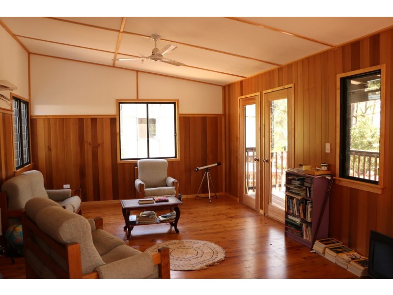 6 EAGLE STREET, Macleay Island QLD 4184