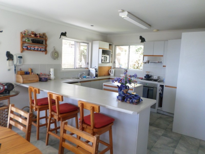 39 COONDOOROOPA  DRIVE, Macleay Island QLD 4184