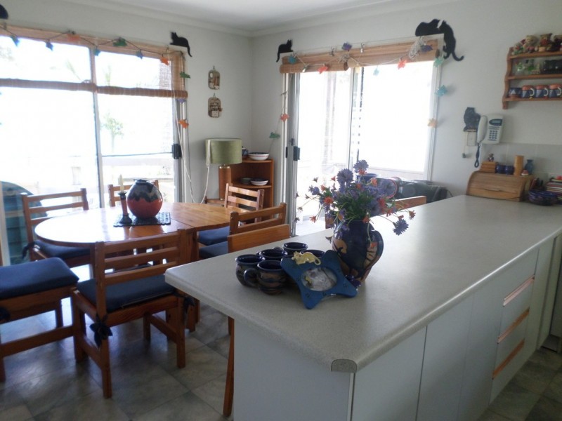 39 COONDOOROOPA  DRIVE, Macleay Island QLD 4184