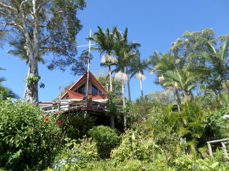 39 COONDOOROOPA  DRIVE, Macleay Island QLD 4184