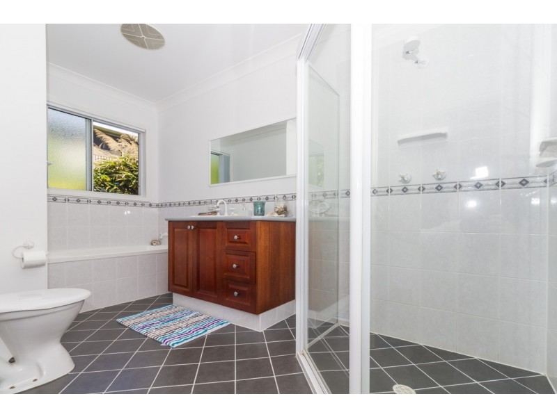 16 EASTBOURNE TERRACE, Macleay Island QLD 4184