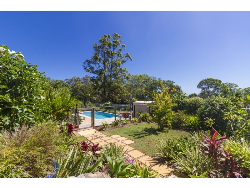 16 EASTBOURNE TERRACE, Macleay Island QLD 4184
