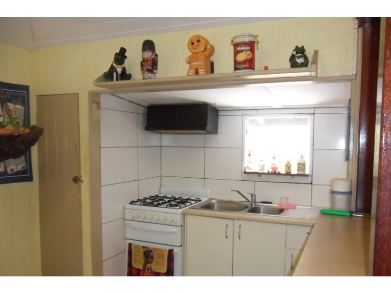 18 Panaroo Street, Macleay Island QLD 4184