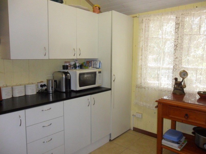 18 Panaroo Street, Macleay Island QLD 4184