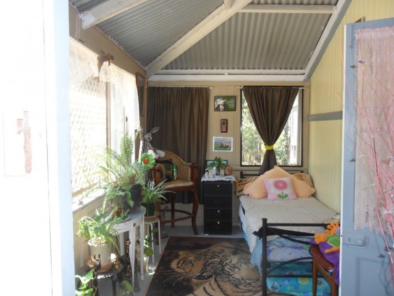 18 Panaroo Street, Macleay Island QLD 4184