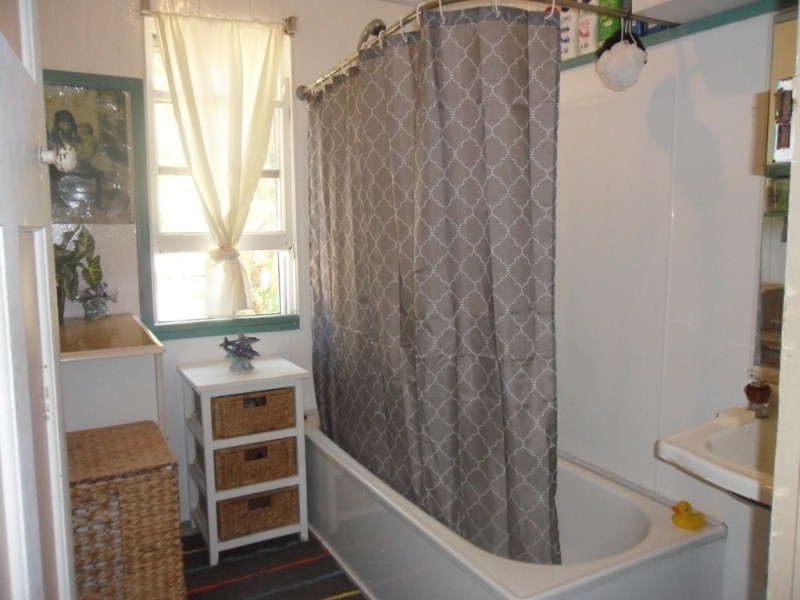 18 Panaroo Street, Macleay Island QLD 4184