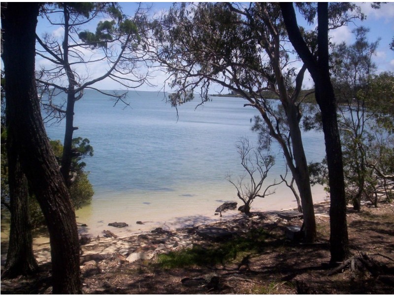 21 President Terrace, Macleay Island QLD 4184