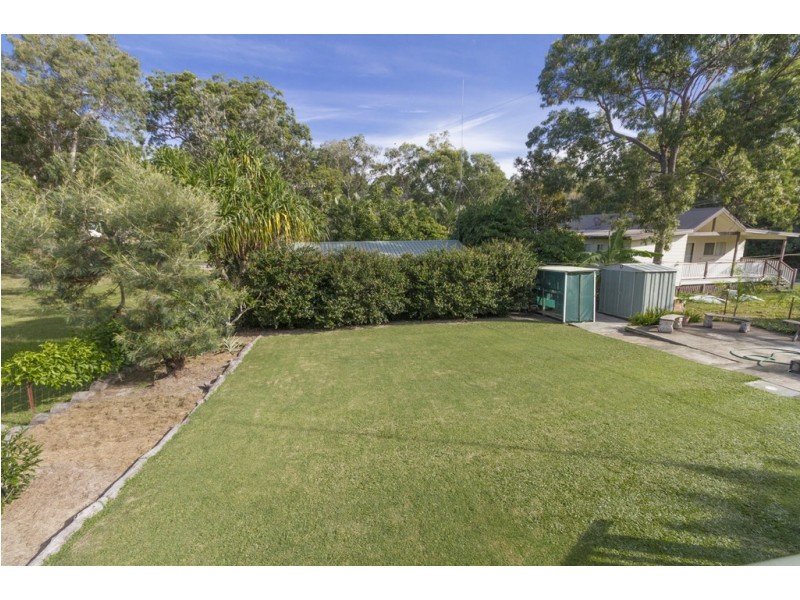 4 Cathy Street, Macleay Island QLD 4184