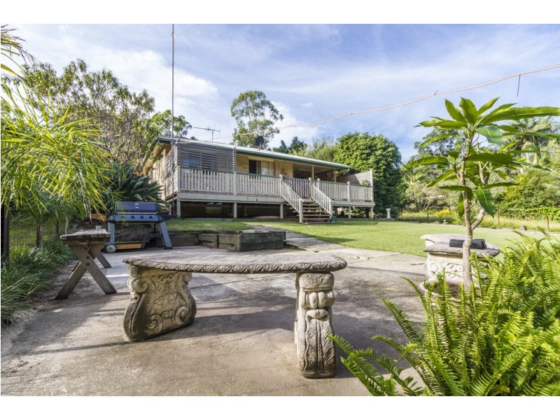 4 Cathy Street, Macleay Island QLD 4184