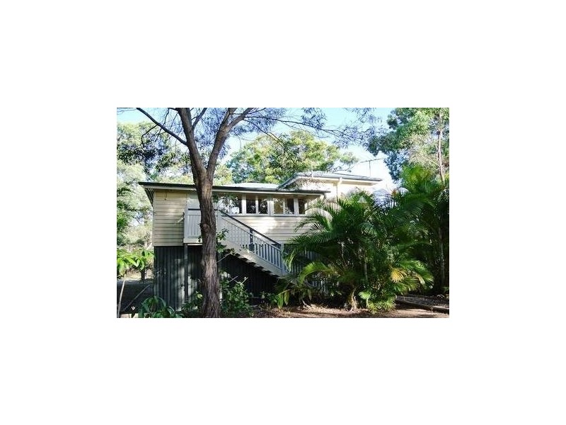 6 Blue Bay Crescent, Macleay Island QLD 4184