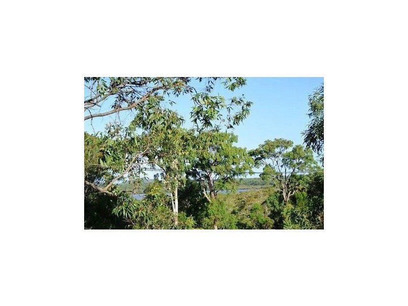 6 Blue Bay Crescent, Macleay Island QLD 4184