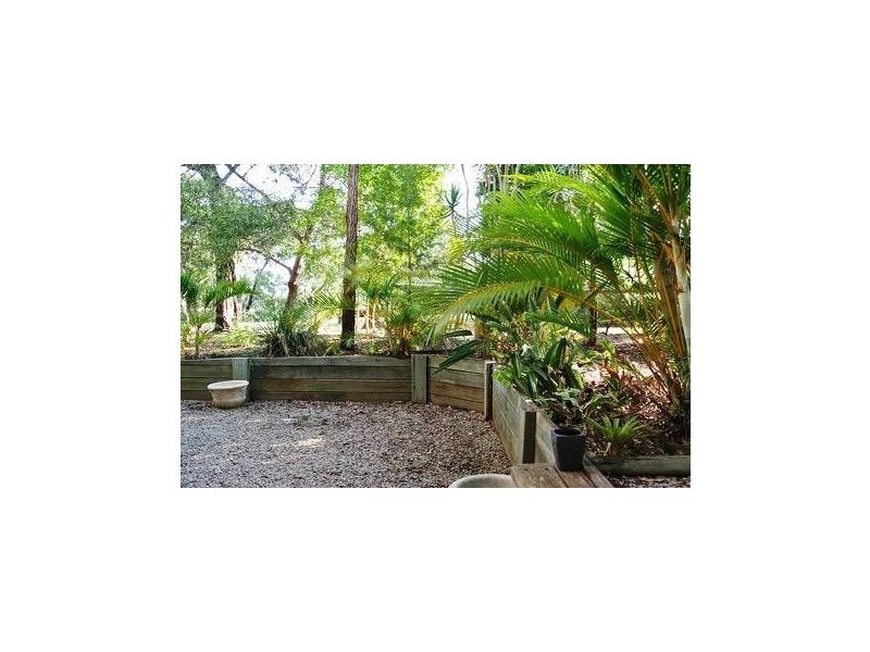 6 Blue Bay Crescent, Macleay Island QLD 4184