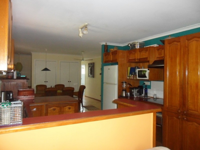 16 Hastings Terrace, Macleay Island QLD 4184