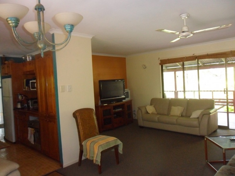 16 Hastings Terrace, Macleay Island QLD 4184