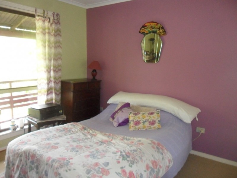 16 Hastings Terrace, Macleay Island QLD 4184