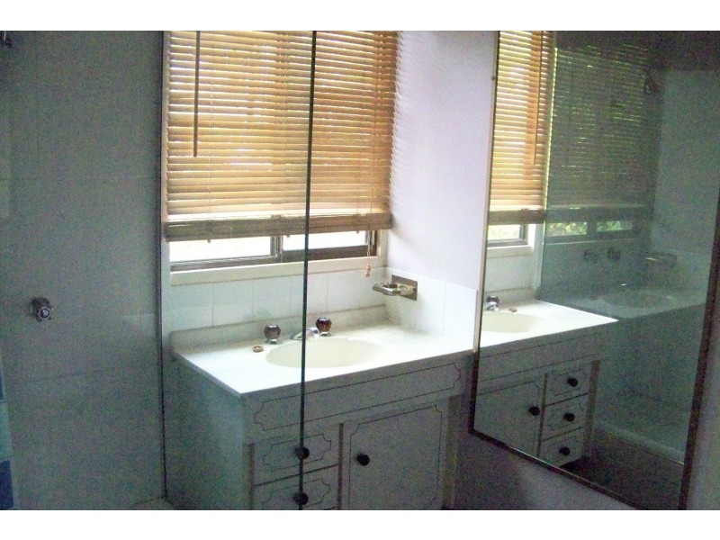 51 Tina Ave, Lamb Island QLD 4184