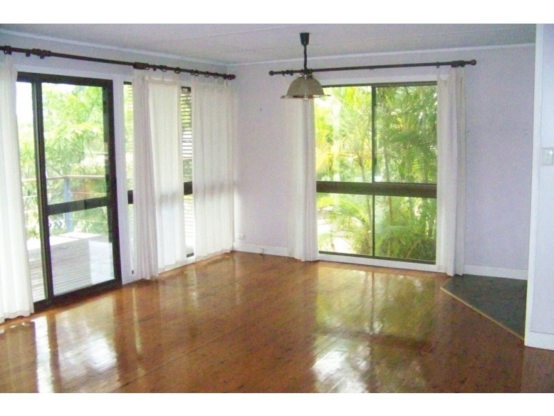 51 Tina Ave, Lamb Island QLD 4184