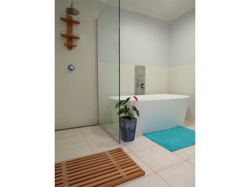 66 The Esplanade, Karragarra Island QLD 4184