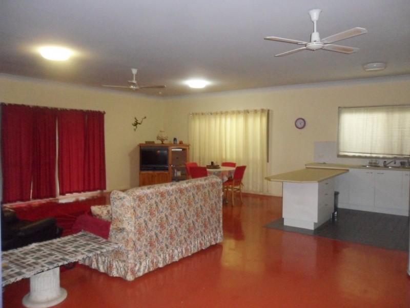 34 Noyes Parade, Karragarra Island QLD 4184