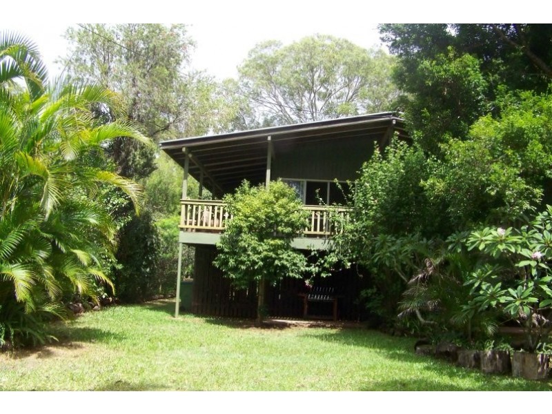 7-9 PINE AV, Lamb Island QLD 4184