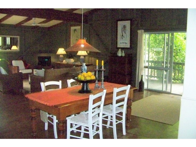 7-9 PINE AV, Lamb Island QLD 4184