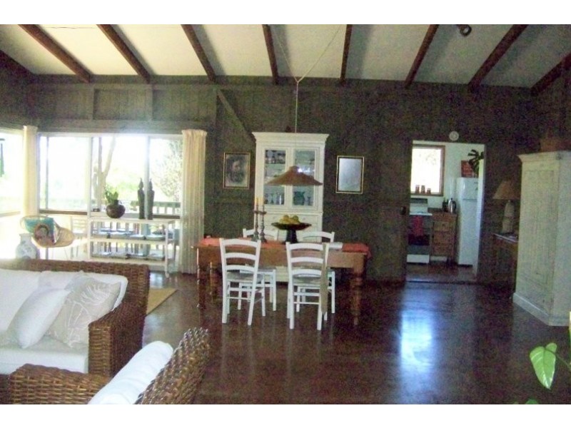 7-9 PINE AV, Lamb Island QLD 4184