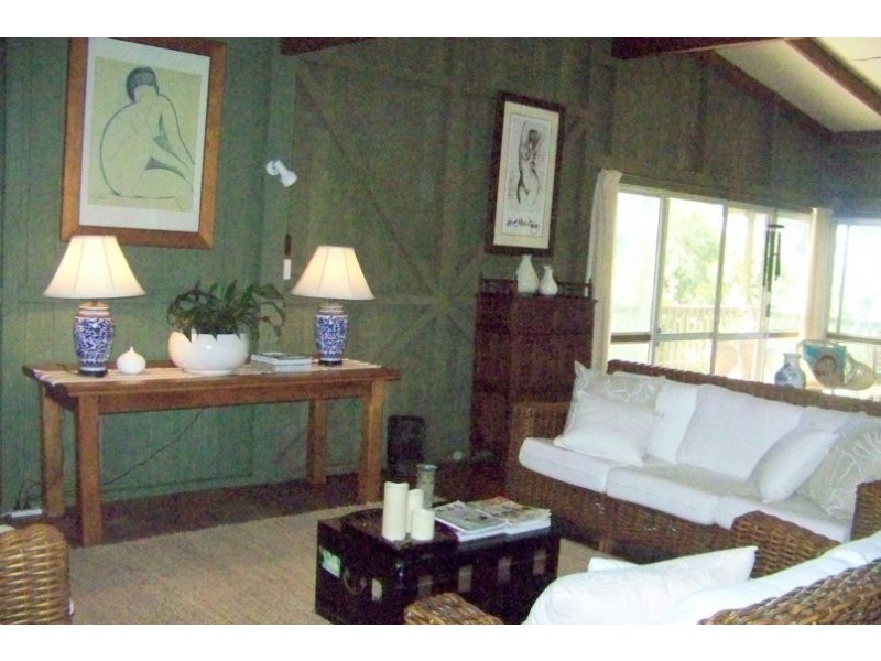 7-9 PINE AV, Lamb Island QLD 4184