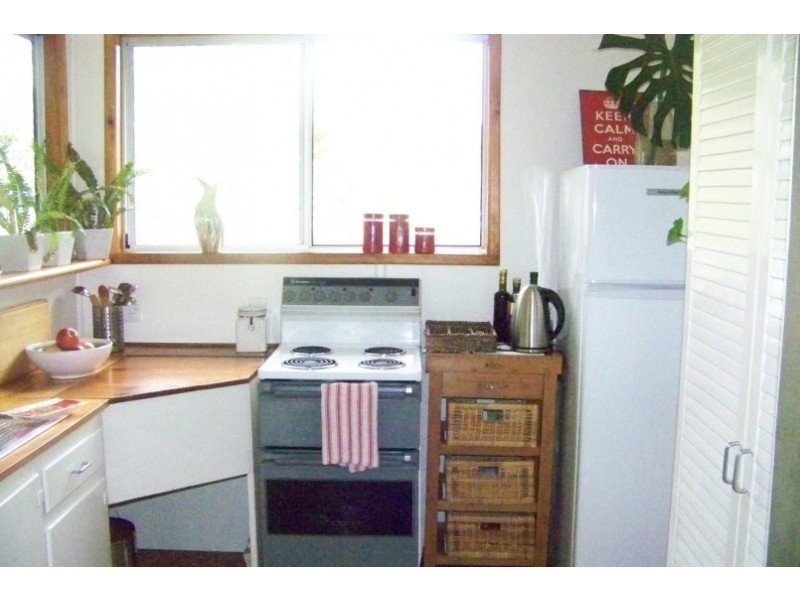 7-9 PINE AV, Lamb Island QLD 4184