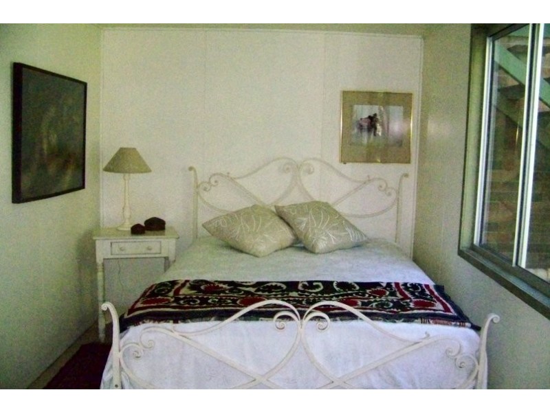 7-9 PINE AV, Lamb Island QLD 4184