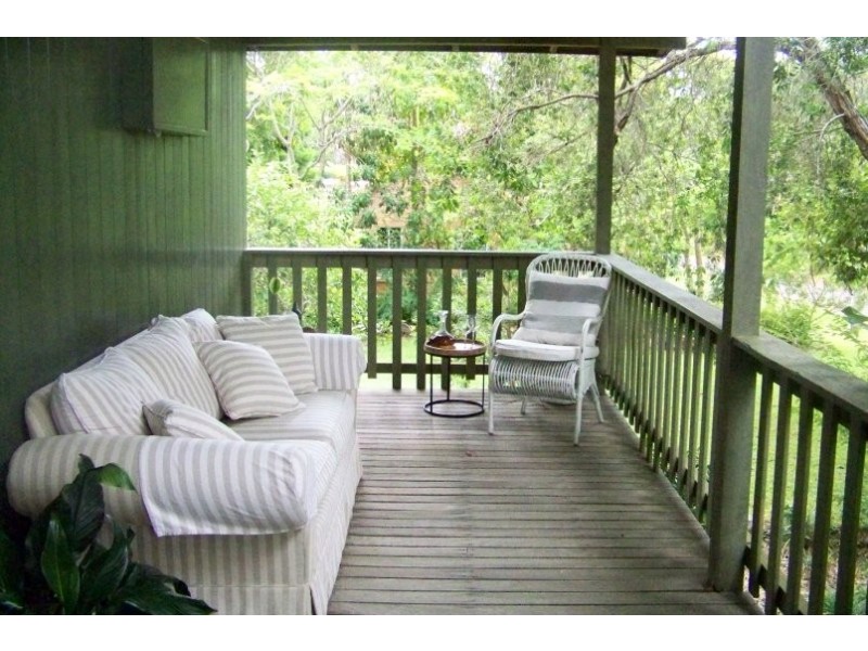 7-9 PINE AV, Lamb Island QLD 4184