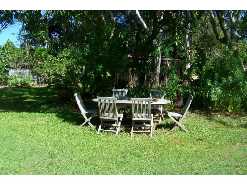 7-9 PINE AV, Lamb Island QLD 4184