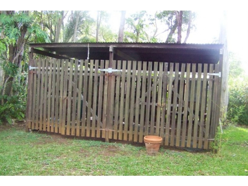 7-9 PINE AV, Lamb Island QLD 4184