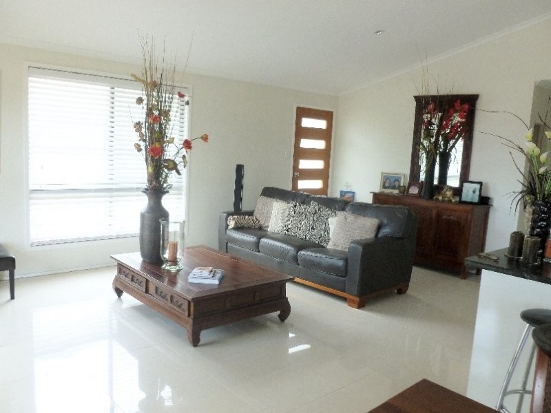 15 Alkira Street, Macleay Island QLD 4184