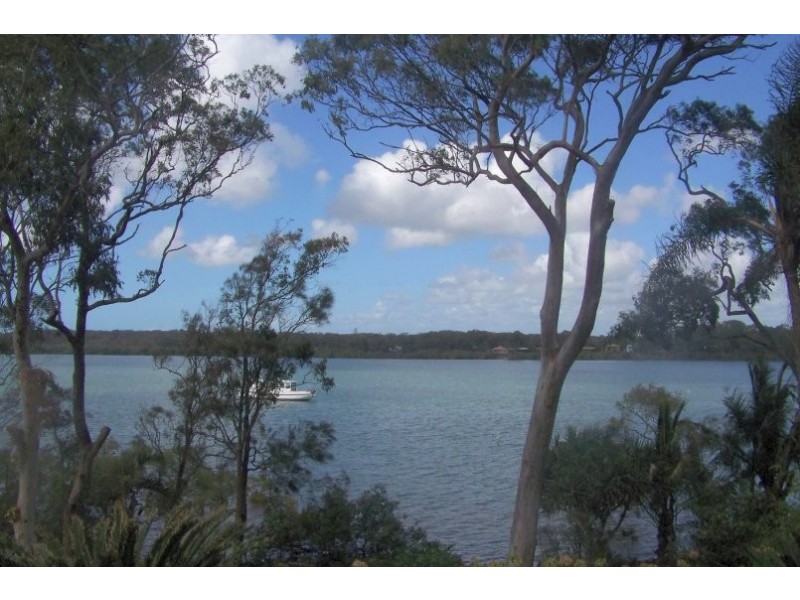 52 TINA AV, Lamb Island QLD 4184