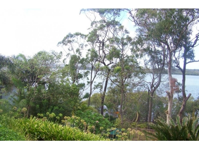 52 TINA AV, Lamb Island QLD 4184